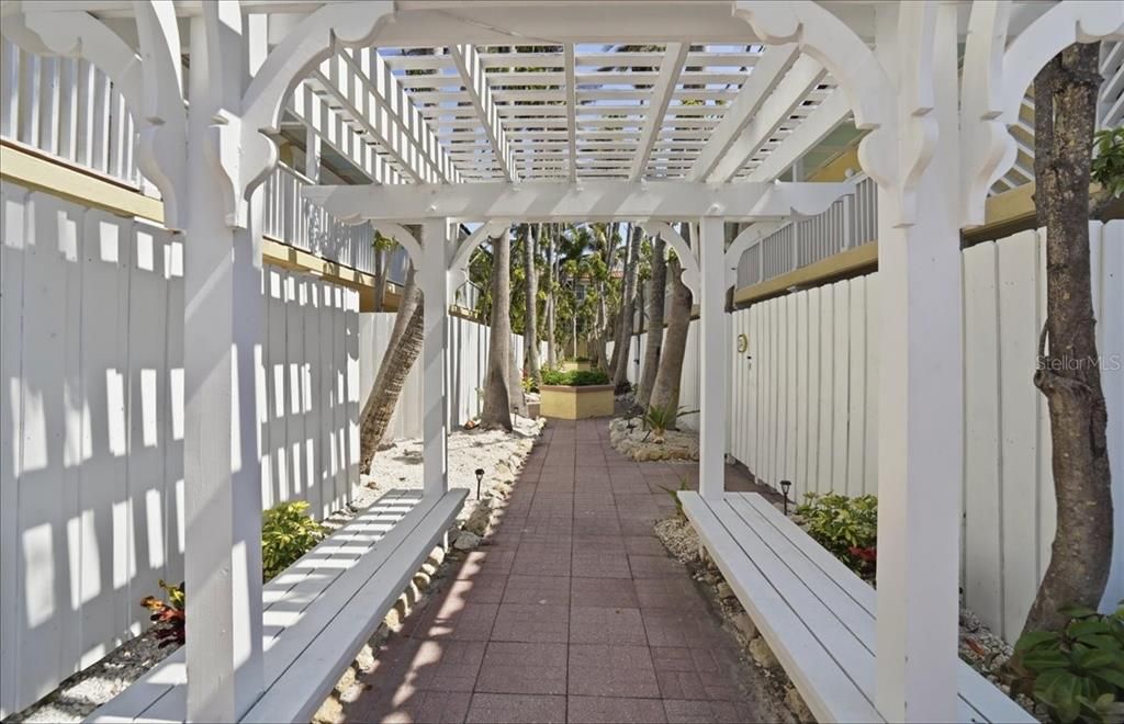 For Sale: $649,900 (2 beds, 1 baths, 675 Square Feet)