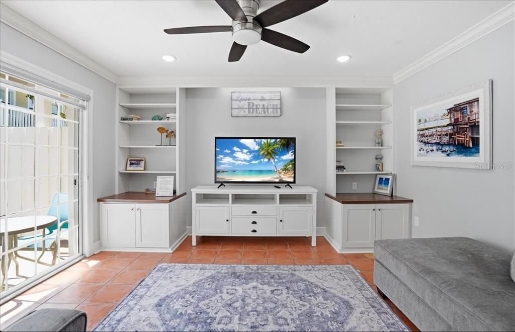 For Sale: $649,900 (2 beds, 1 baths, 675 Square Feet)