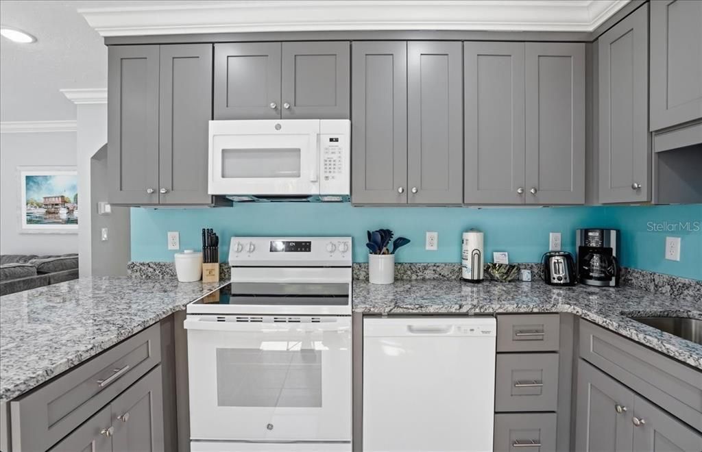 For Sale: $649,900 (2 beds, 1 baths, 675 Square Feet)