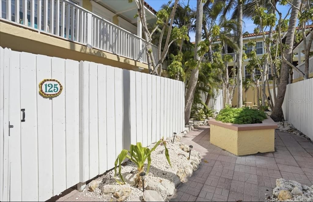 For Sale: $649,900 (2 beds, 1 baths, 675 Square Feet)