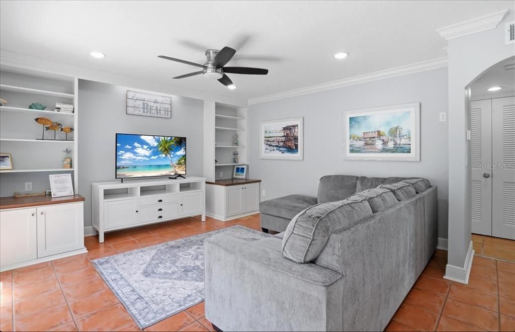 For Sale: $649,900 (2 beds, 1 baths, 675 Square Feet)
