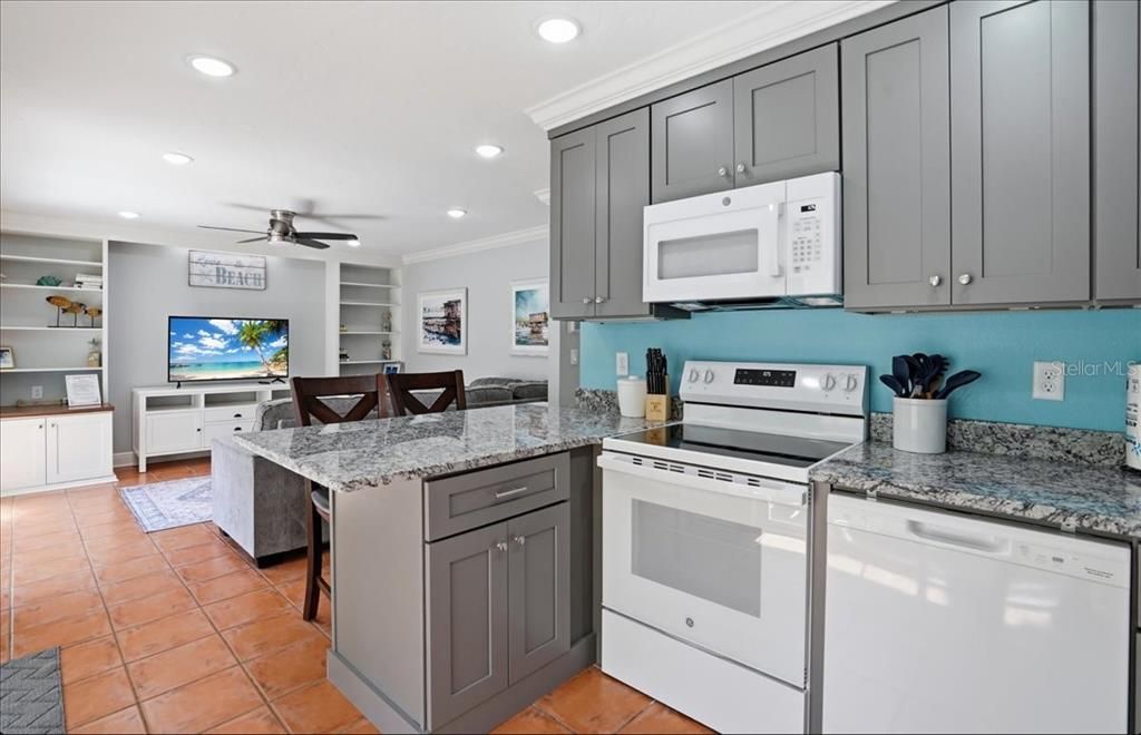 For Sale: $649,900 (2 beds, 1 baths, 675 Square Feet)