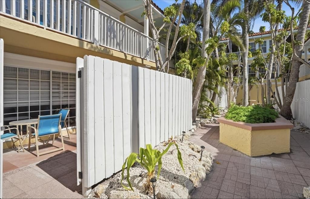 For Sale: $649,900 (2 beds, 1 baths, 675 Square Feet)