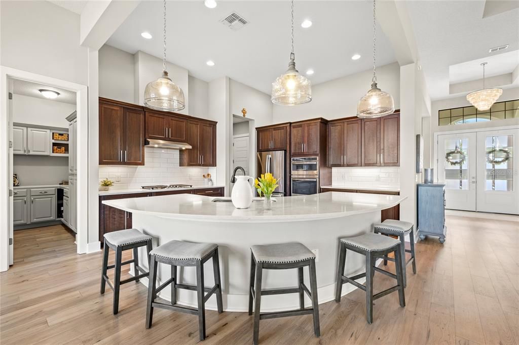 En Venta: $979,000 (4 camas, 4 baños, 3163 Pies cuadrados)