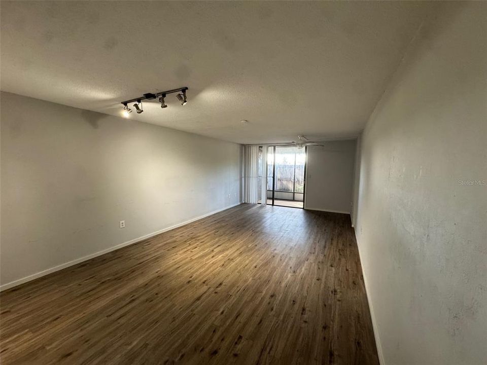 待售: $94,500 (3 贝兹, 2 浴室, 1228 平方英尺)