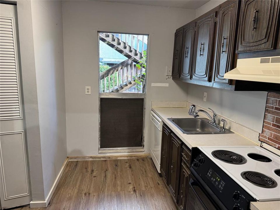 待售: $94,500 (3 贝兹, 2 浴室, 1228 平方英尺)