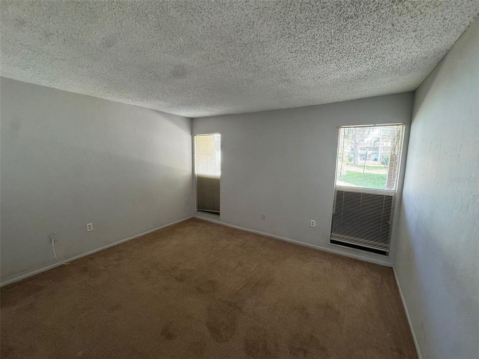 待售: $94,500 (3 贝兹, 2 浴室, 1228 平方英尺)