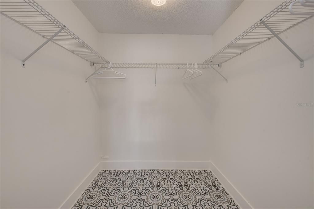 Под контрактом: $1,700 (2 спален, 2 ванн, 1105 Квадратных фут)