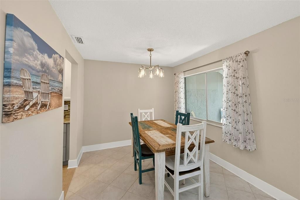 Под контрактом: $1,700 (2 спален, 2 ванн, 1105 Квадратных фут)