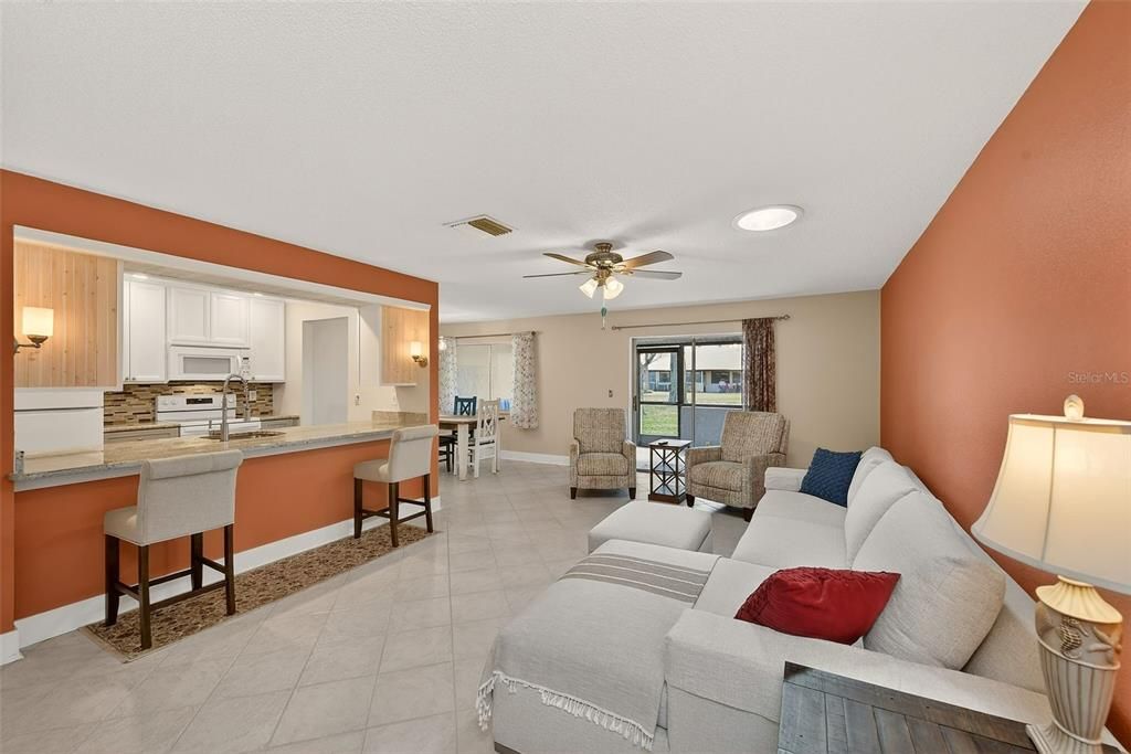 Под контрактом: $1,700 (2 спален, 2 ванн, 1105 Квадратных фут)