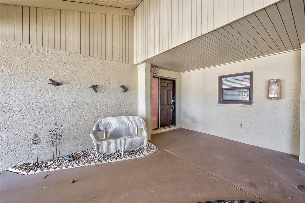 Под контрактом: $1,700 (2 спален, 2 ванн, 1105 Квадратных фут)