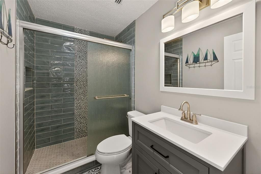 Под контрактом: $1,700 (2 спален, 2 ванн, 1105 Квадратных фут)