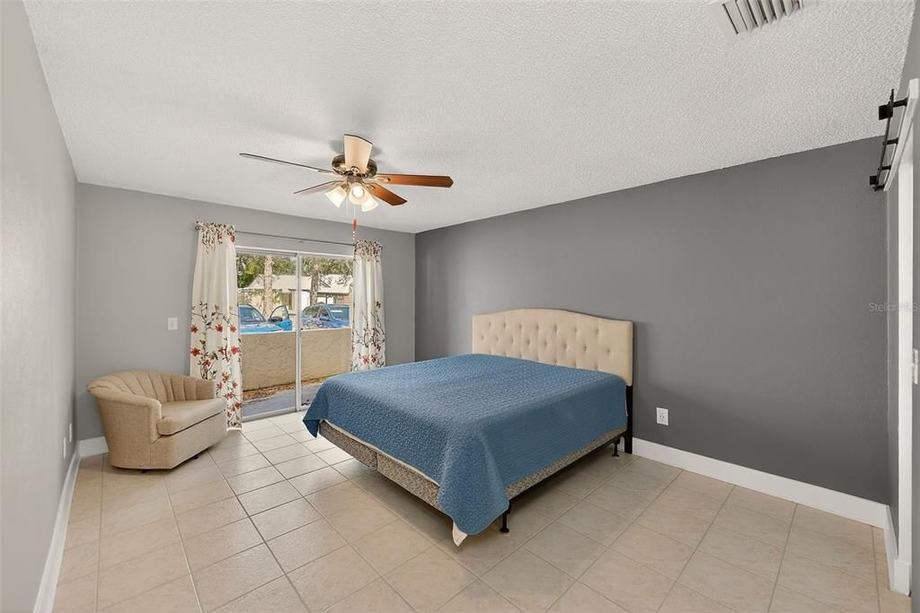 Под контрактом: $1,700 (2 спален, 2 ванн, 1105 Квадратных фут)