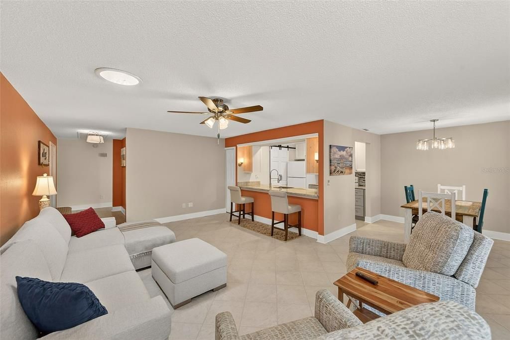 Под контрактом: $1,700 (2 спален, 2 ванн, 1105 Квадратных фут)