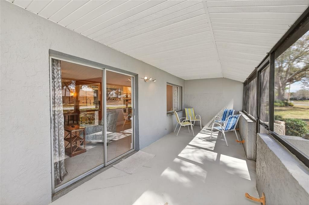 Под контрактом: $1,700 (2 спален, 2 ванн, 1105 Квадратных фут)