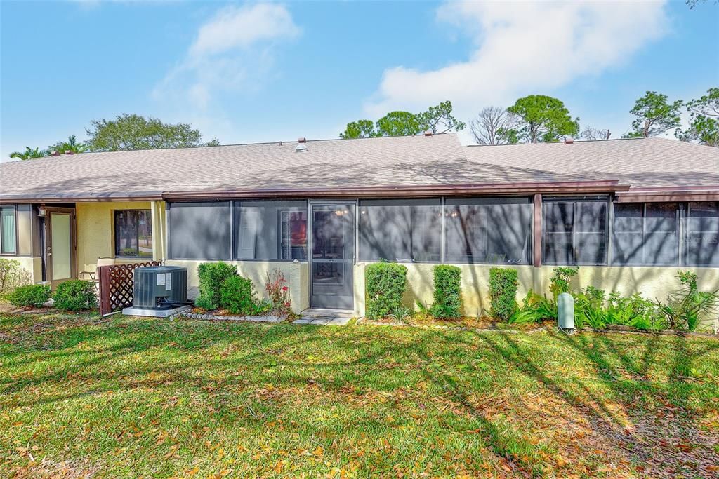 Под контрактом: $1,700 (2 спален, 2 ванн, 1105 Квадратных фут)