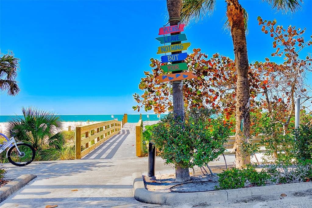 Под контрактом: $1,700 (2 спален, 2 ванн, 1105 Квадратных фут)