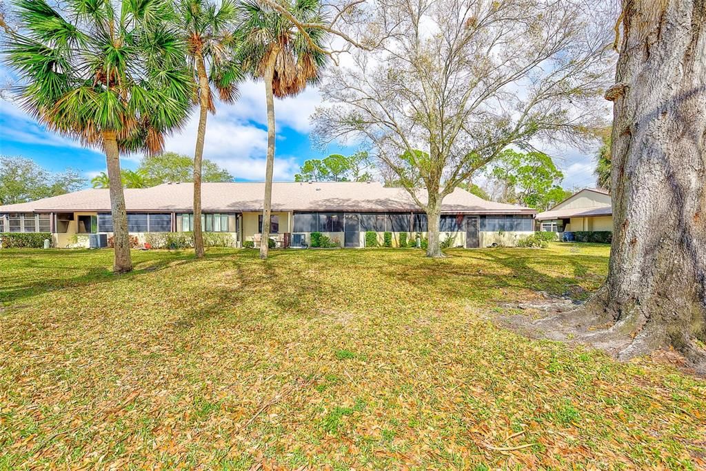 Под контрактом: $1,700 (2 спален, 2 ванн, 1105 Квадратных фут)