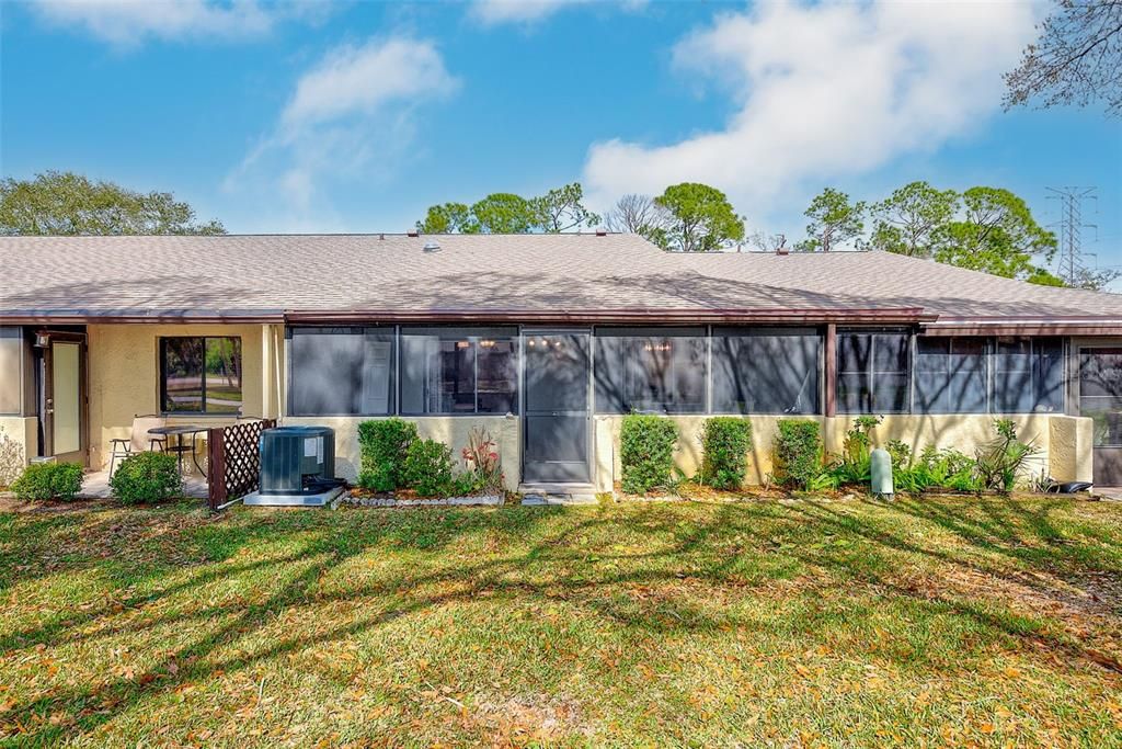 Под контрактом: $1,700 (2 спален, 2 ванн, 1105 Квадратных фут)