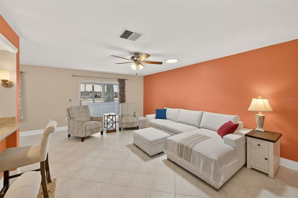 Под контрактом: $1,700 (2 спален, 2 ванн, 1105 Квадратных фут)