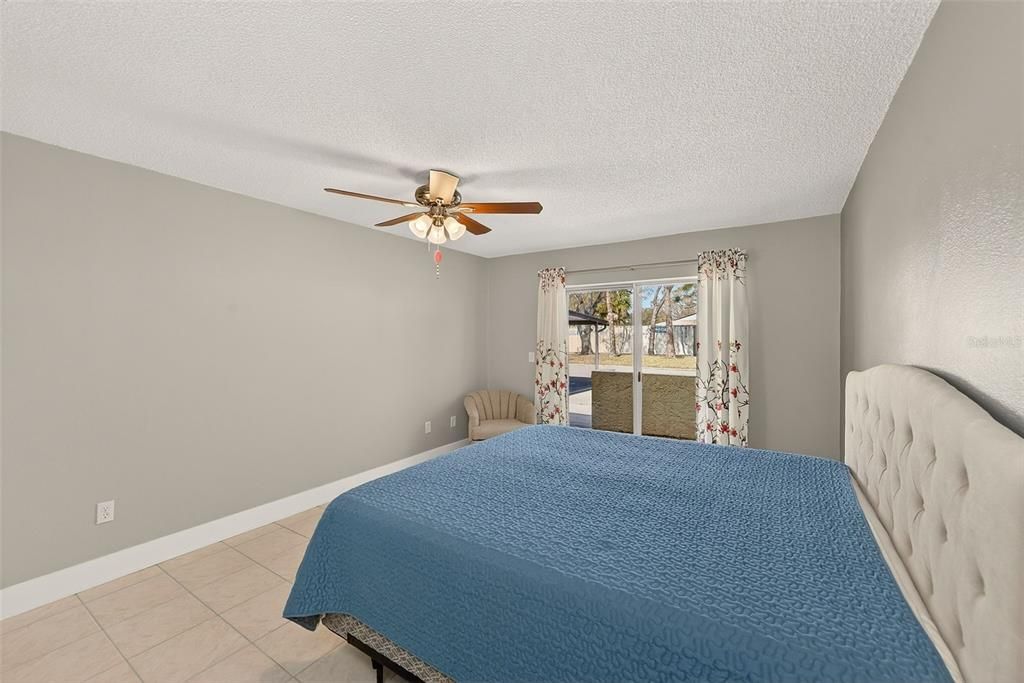 Под контрактом: $1,700 (2 спален, 2 ванн, 1105 Квадратных фут)