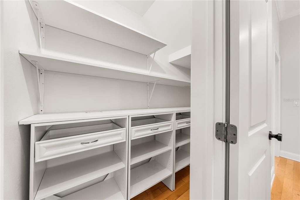 Activo con contrato: $600,000 (4 camas, 3 baños, 3057 Pies cuadrados)