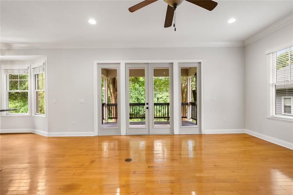 Activo con contrato: $600,000 (4 camas, 3 baños, 3057 Pies cuadrados)