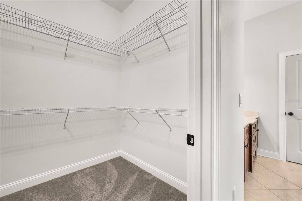 Activo con contrato: $600,000 (4 camas, 3 baños, 3057 Pies cuadrados)