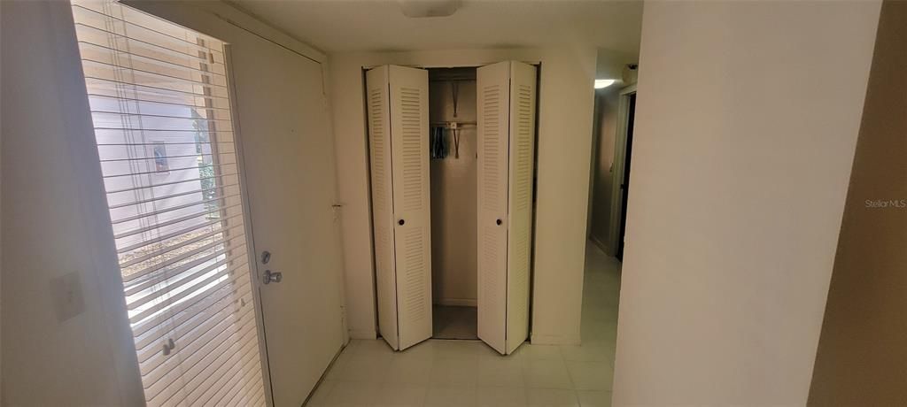 For Sale: $153,500 (2 beds, 2 baths, 897 Square Feet)