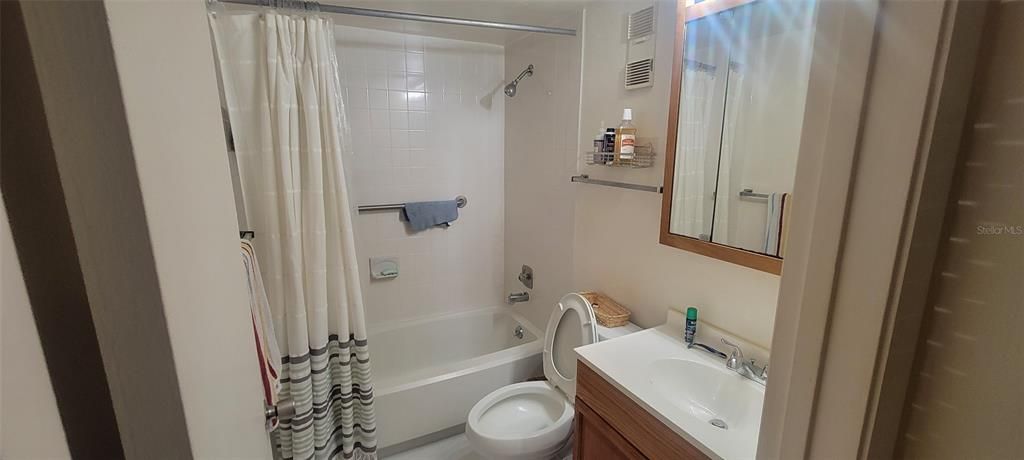 For Sale: $153,500 (2 beds, 2 baths, 897 Square Feet)