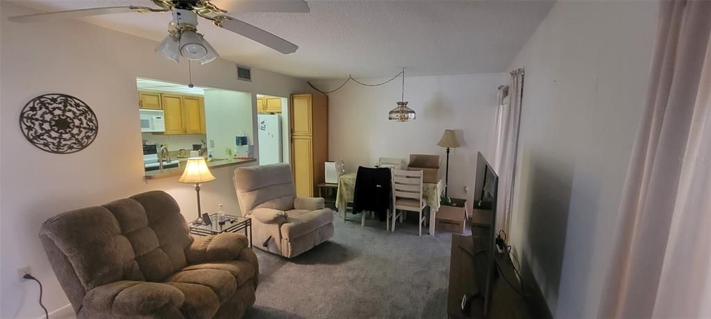 For Sale: $153,500 (2 beds, 2 baths, 897 Square Feet)