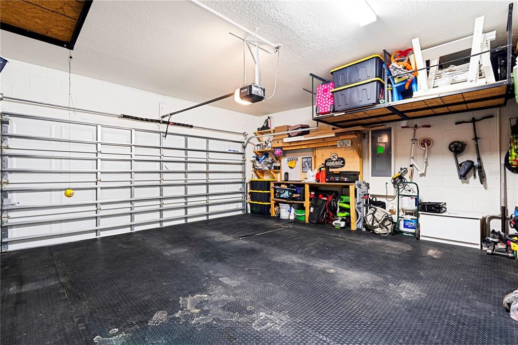Activo con contrato: $1,025,000 (5 camas, 3 baños, 2978 Pies cuadrados)