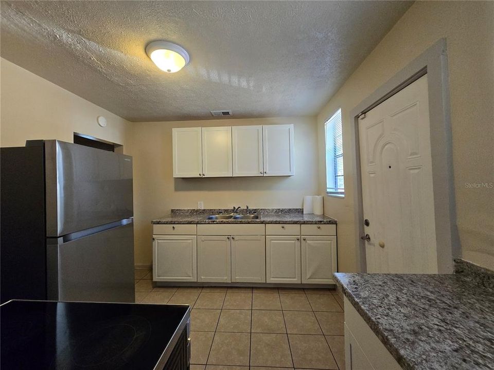 For Rent: $1,475 (3 beds, 1 baths, 1032 Square Feet)