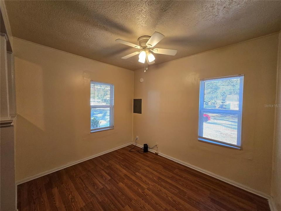 For Rent: $1,475 (3 beds, 1 baths, 1032 Square Feet)