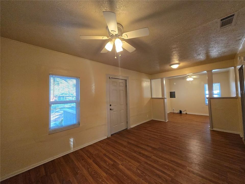 For Rent: $1,475 (3 beds, 1 baths, 1032 Square Feet)