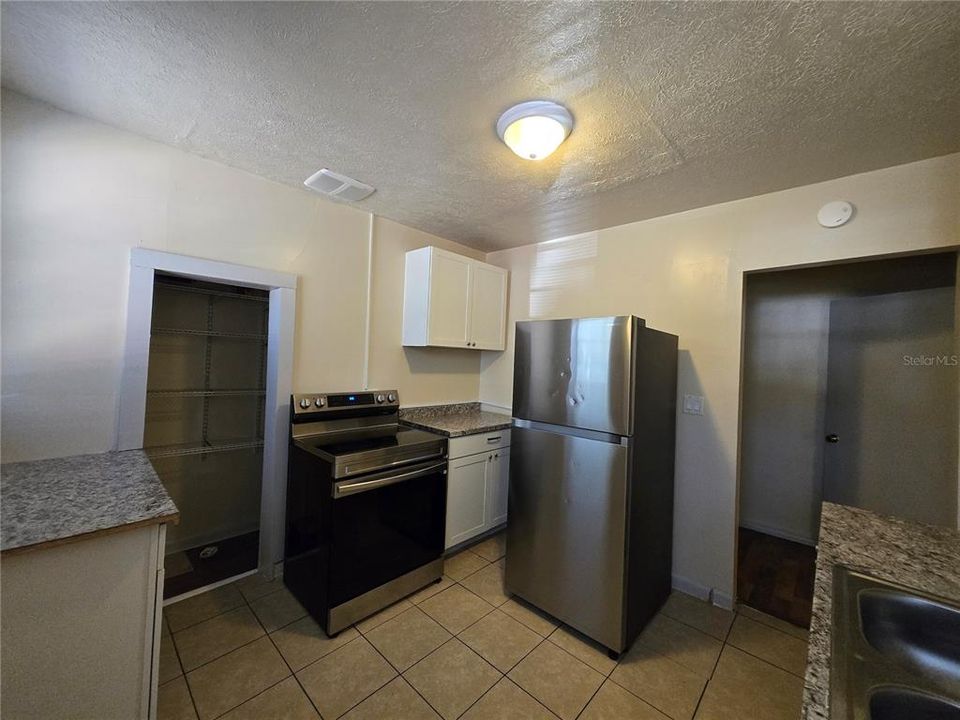 For Rent: $1,475 (3 beds, 1 baths, 1032 Square Feet)
