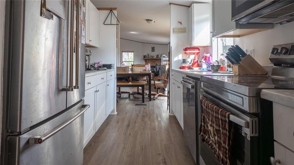 For Sale: $625,000 (6 beds, 4 baths, 3113 Square Feet)