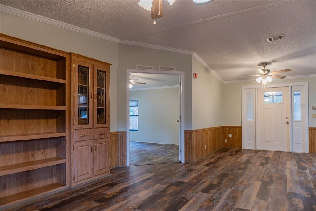 For Sale: $625,000 (6 beds, 4 baths, 3113 Square Feet)