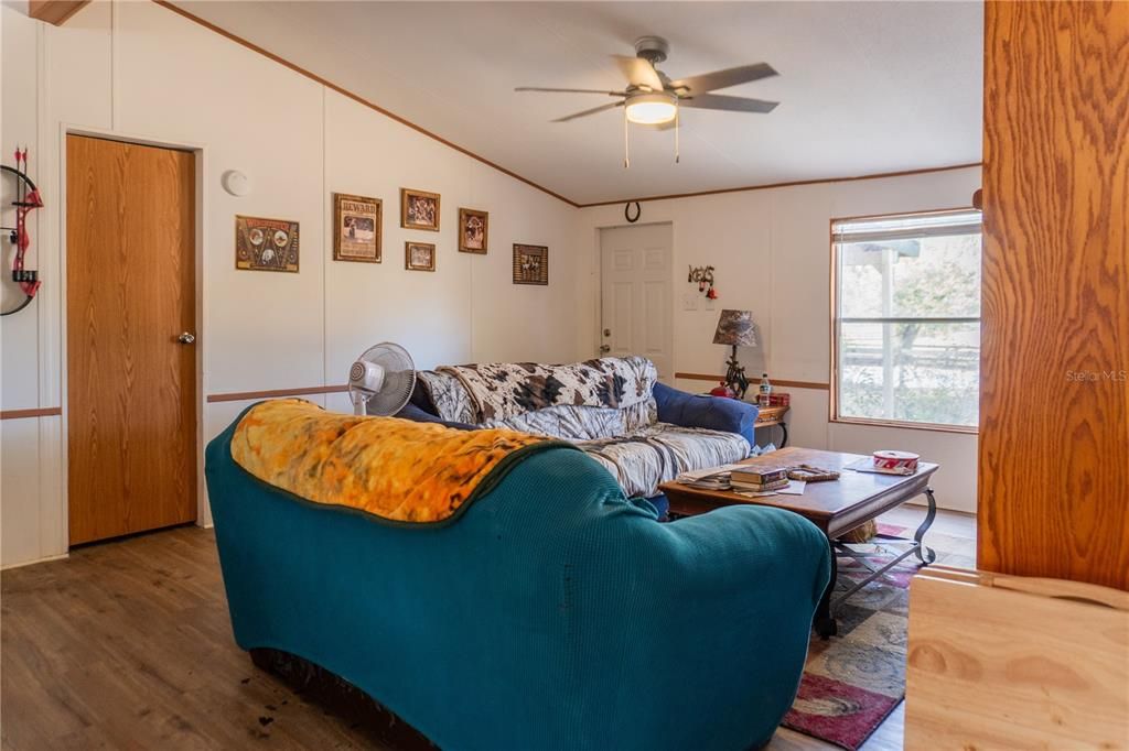 For Sale: $625,000 (6 beds, 4 baths, 3113 Square Feet)