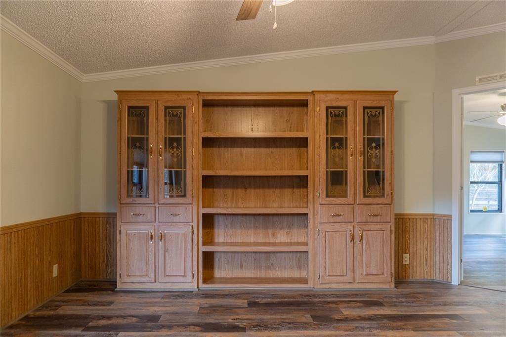 For Sale: $625,000 (6 beds, 4 baths, 3113 Square Feet)