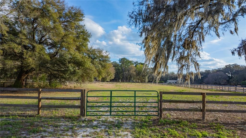 For Sale: $625,000 (6 beds, 4 baths, 3113 Square Feet)