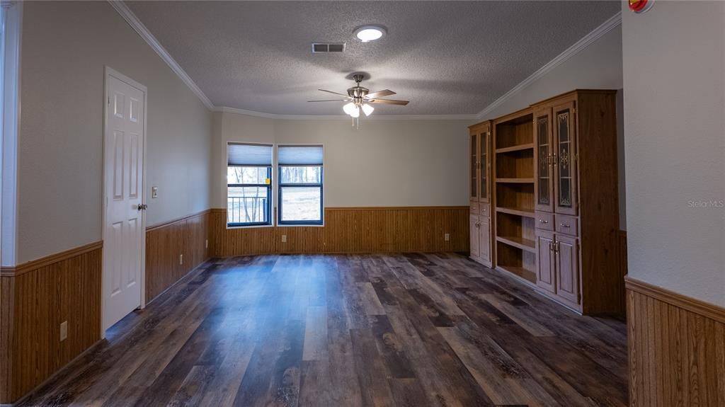 For Sale: $625,000 (6 beds, 4 baths, 3113 Square Feet)