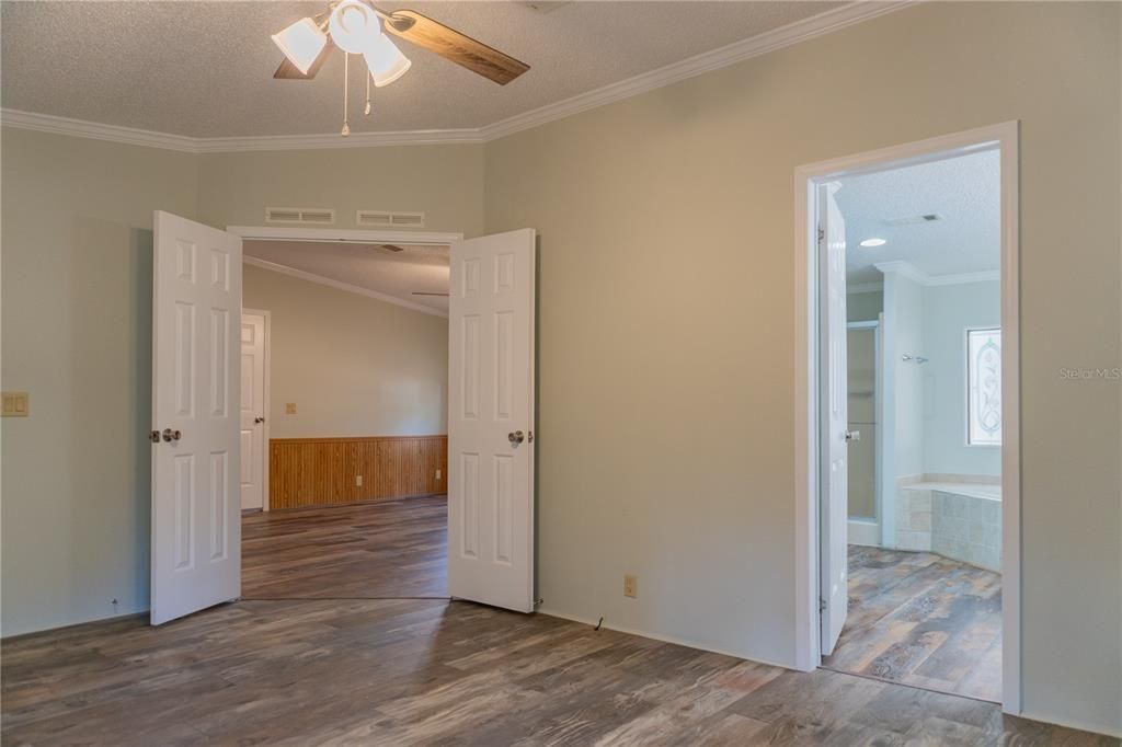 For Sale: $625,000 (6 beds, 4 baths, 3113 Square Feet)