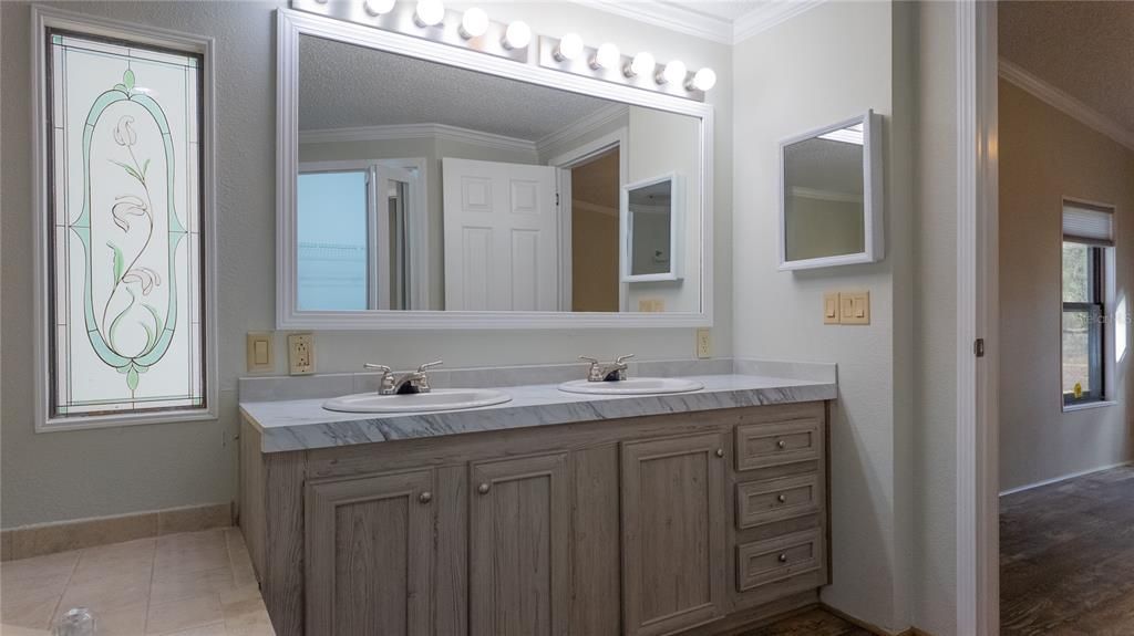 For Sale: $625,000 (6 beds, 4 baths, 3113 Square Feet)