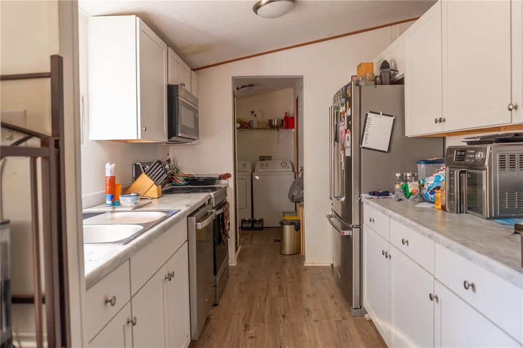 For Sale: $625,000 (6 beds, 4 baths, 3113 Square Feet)
