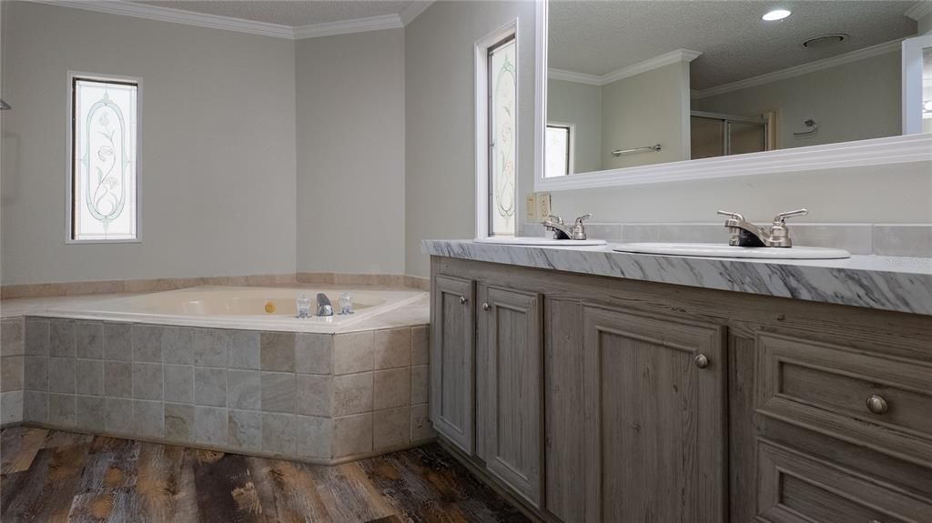 For Sale: $625,000 (6 beds, 4 baths, 3113 Square Feet)