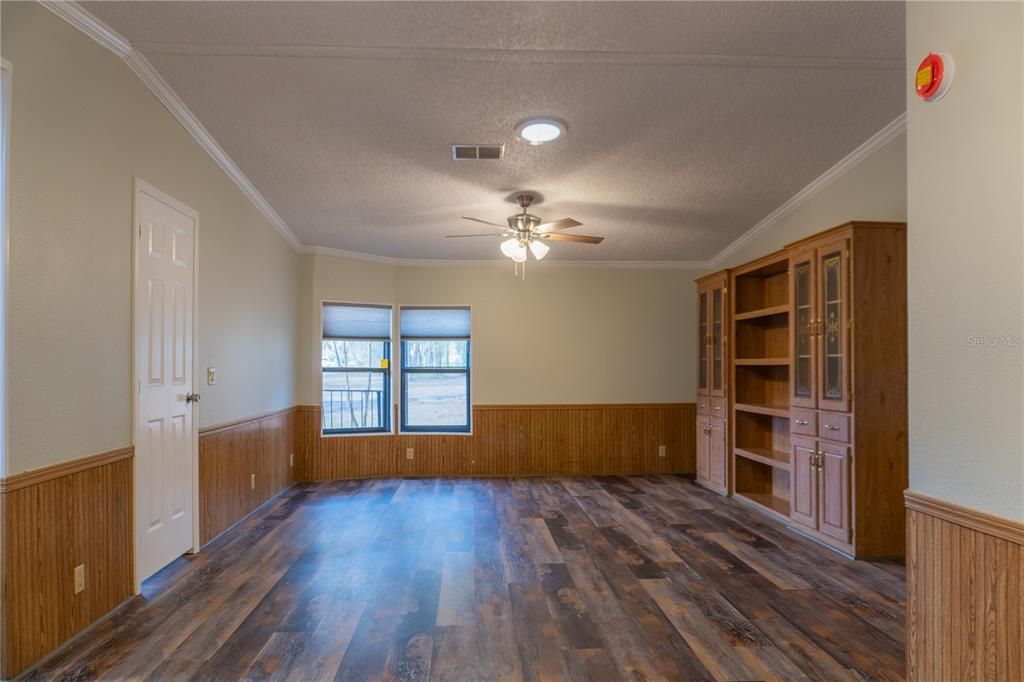 For Sale: $625,000 (6 beds, 4 baths, 3113 Square Feet)