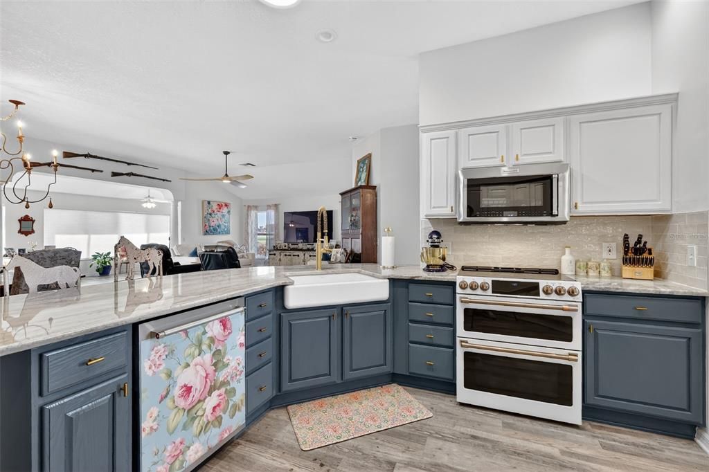For Sale: $639,000 (3 beds, 2 baths, 2222 Square Feet)