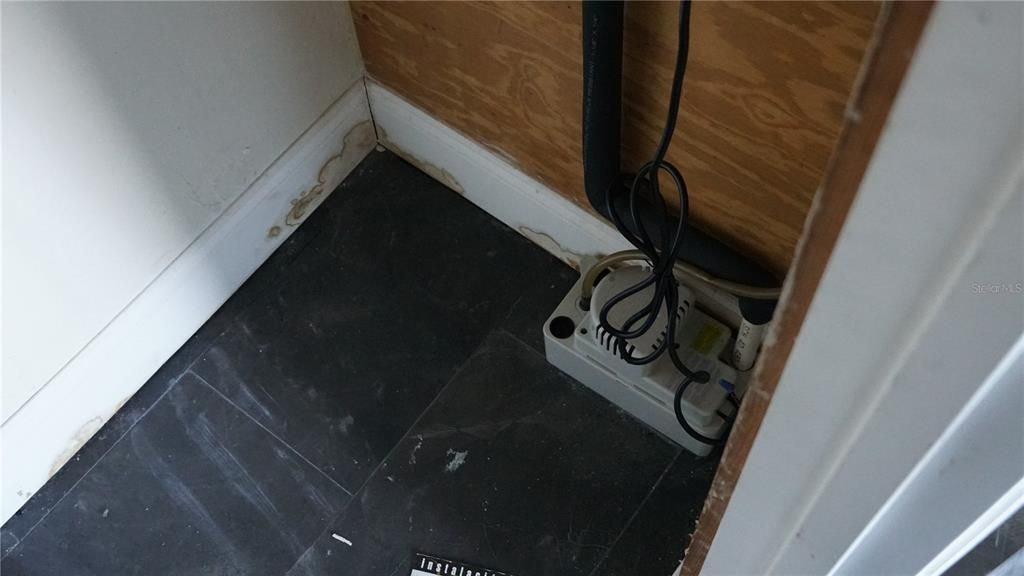 Activo con contrato: $125,000 (3 camas, 2 baños, 1398 Pies cuadrados)