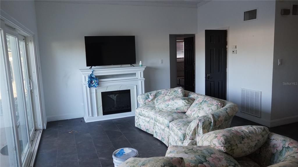 Activo con contrato: $125,000 (3 camas, 2 baños, 1398 Pies cuadrados)